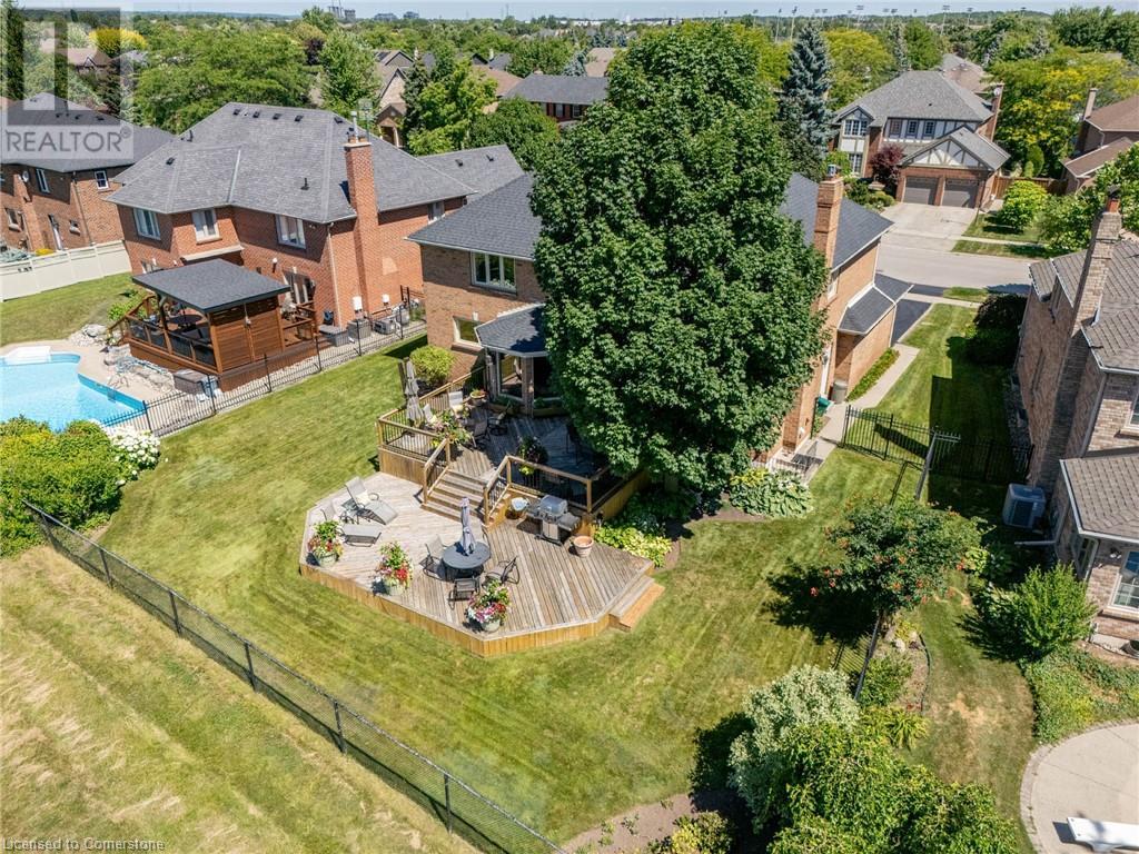Photo 40 of 2010 Parklane Crescent, Burlington ON