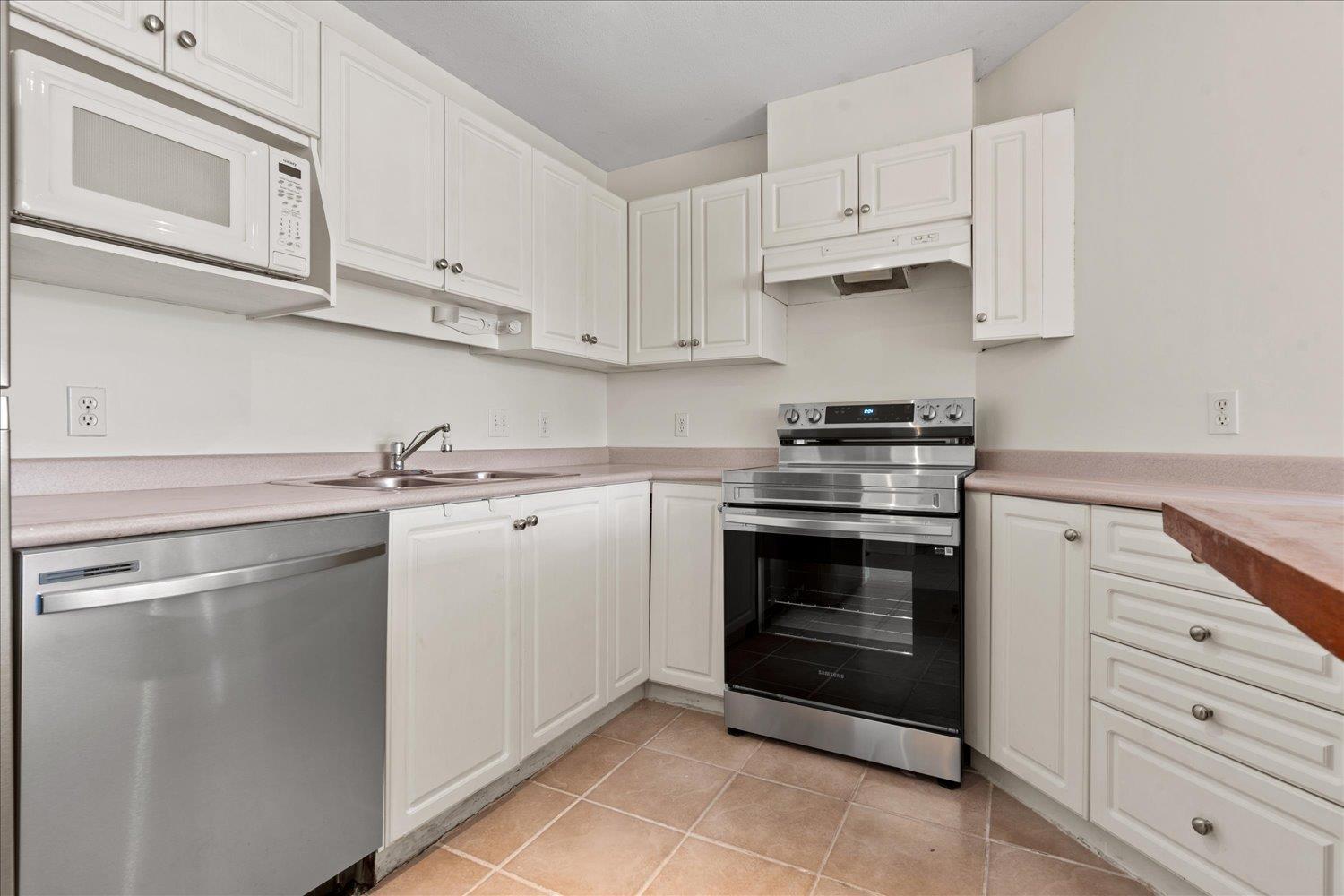 Photo 12 of 406 33728 King Road, Abbotsford BC