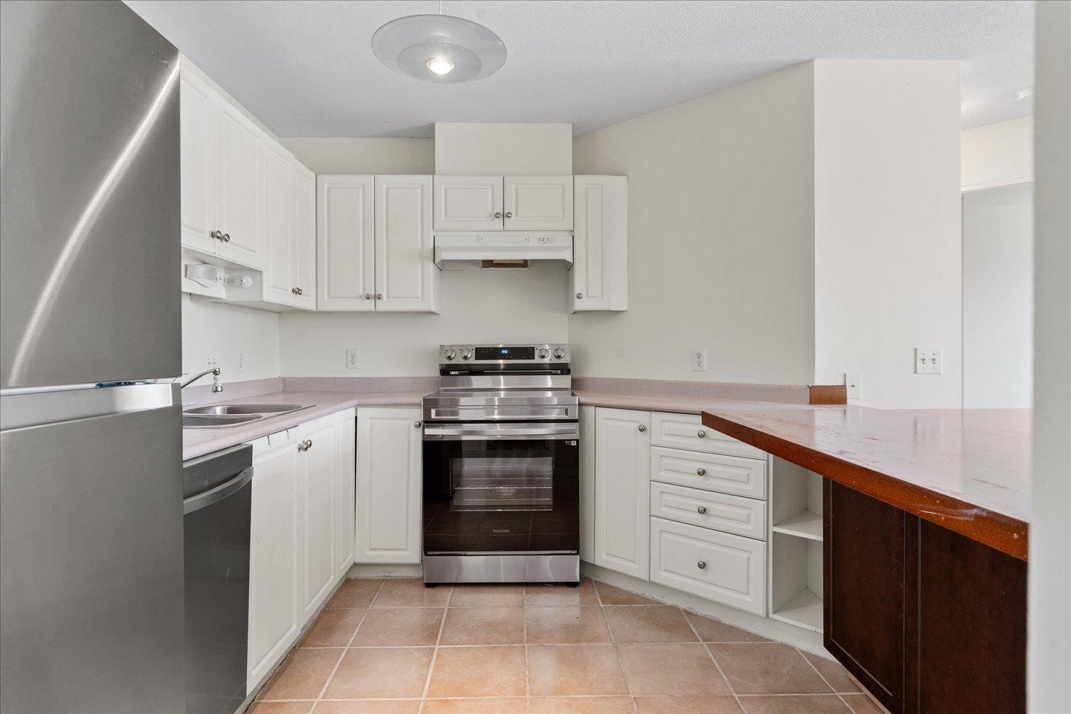 Photo 10 of 406 33728 King Road, Abbotsford BC