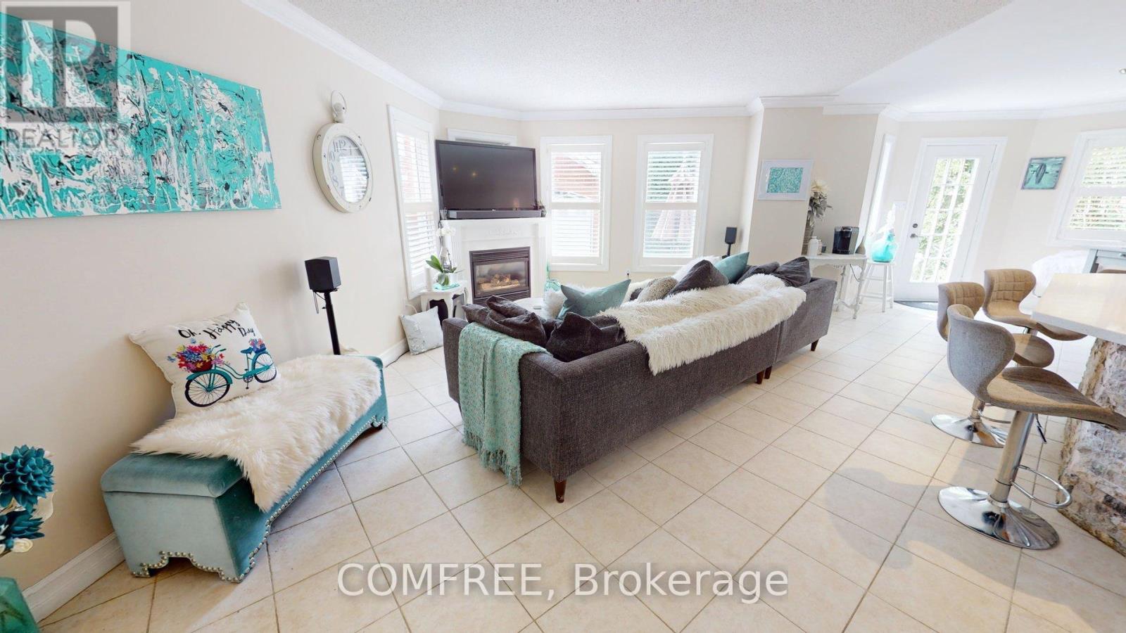 Photo 11 of 21 Mcbeth Place, Whitby ON