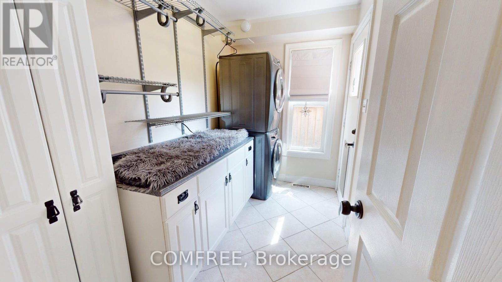 Photo 24 of 21 Mcbeth Place, Whitby ON
