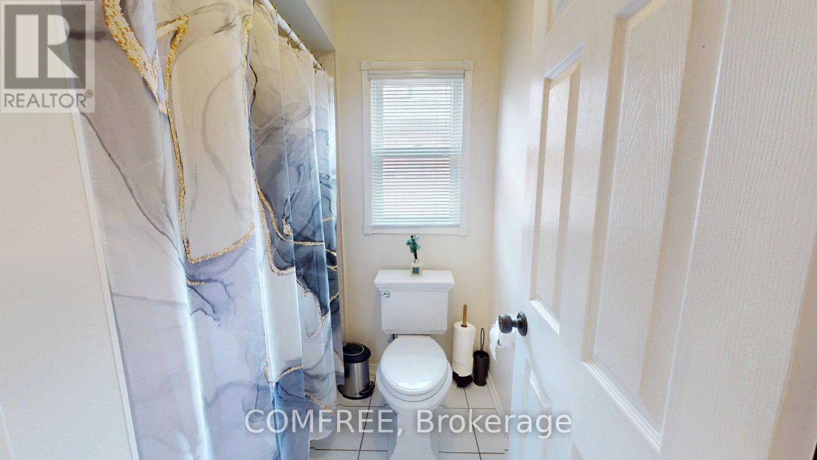 Photo 2 of 21 Mcbeth Place, Whitby ON