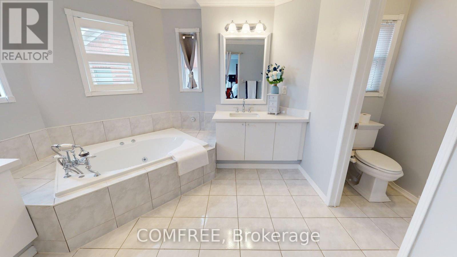 Photo 39 of 21 Mcbeth Place, Whitby ON