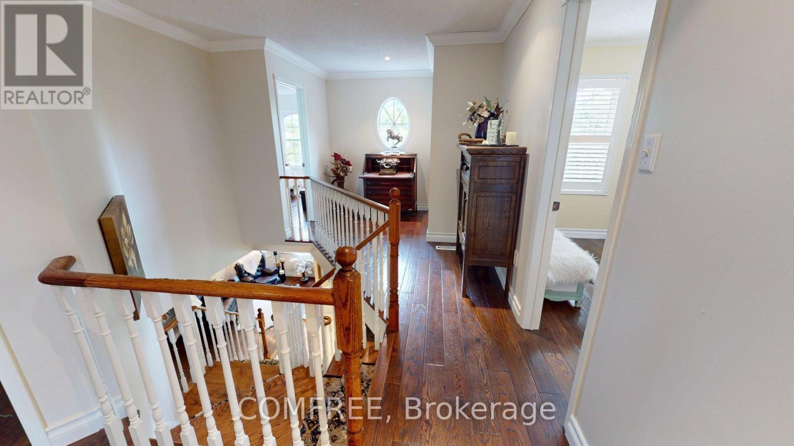 Photo 3 of 21 Mcbeth Place, Whitby ON
