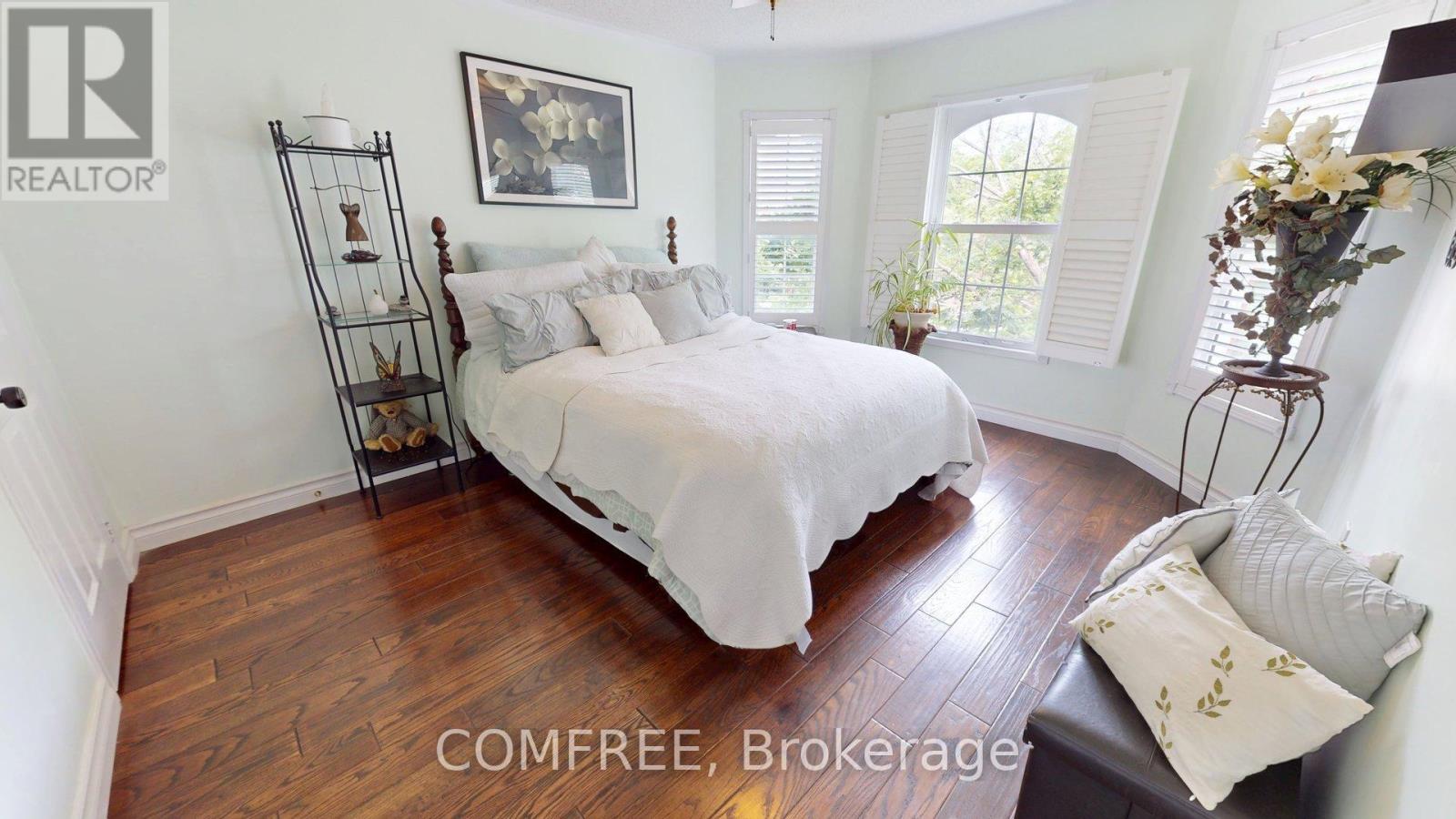 Photo 5 of 21 Mcbeth Place, Whitby ON