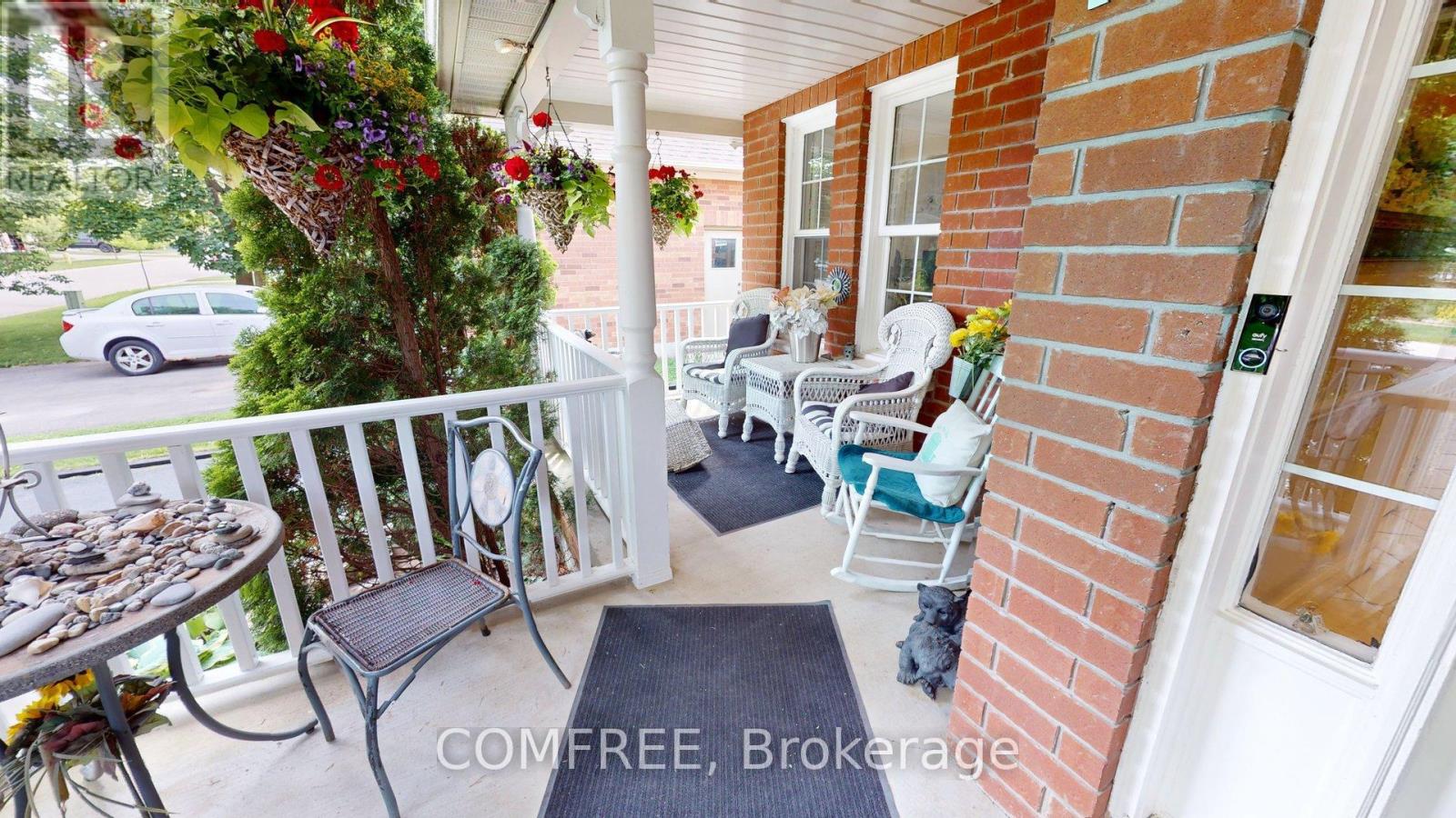 Photo 33 of 21 Mcbeth Place, Whitby ON