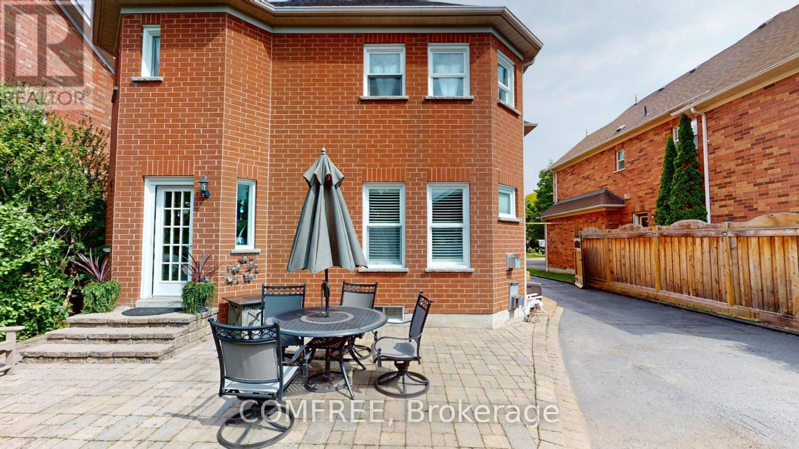 Photo 19 of 21 Mcbeth Place, Whitby ON