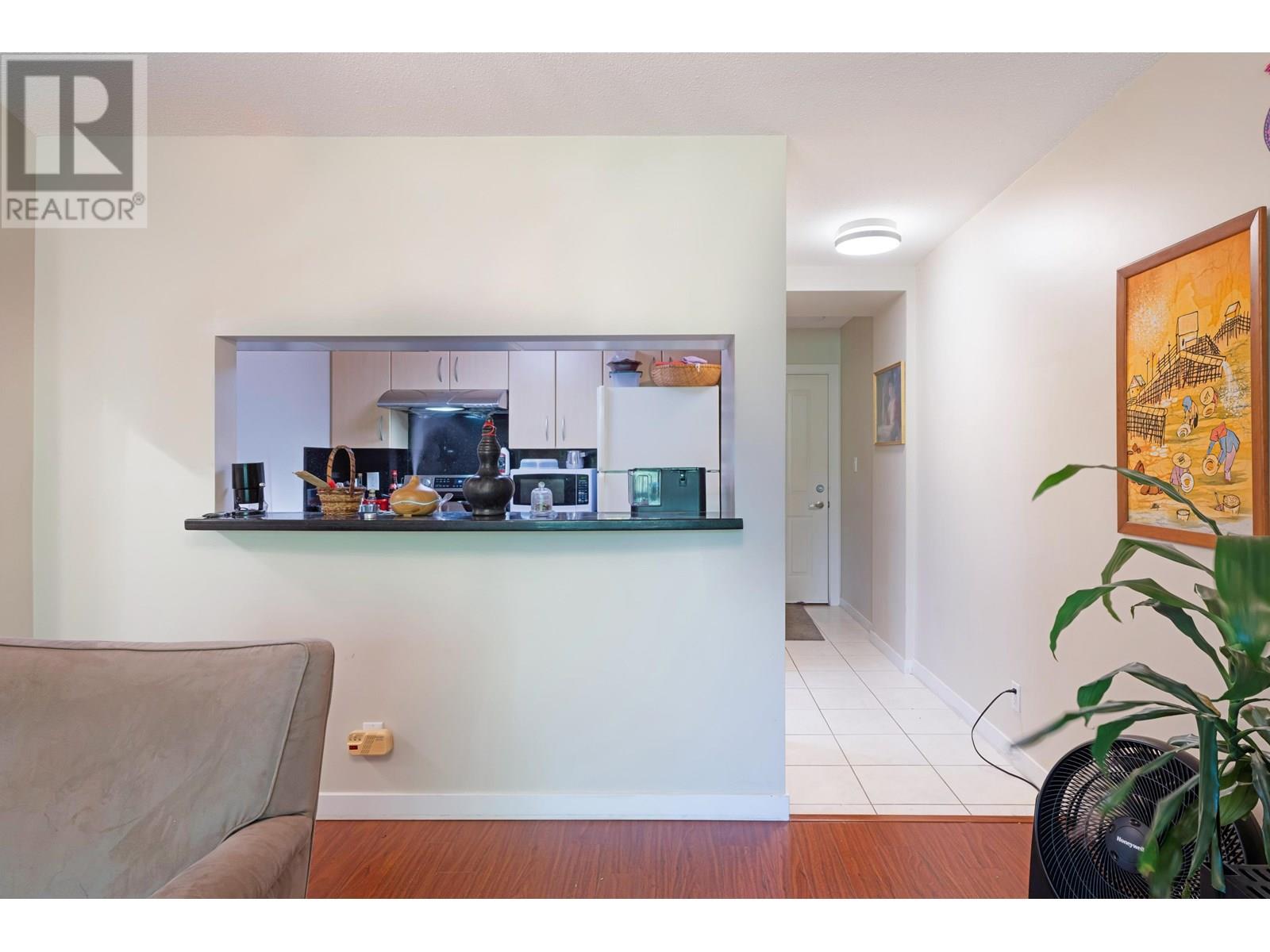 Photo 12 of 403 3663 Crowley Drive, Vancouver BC