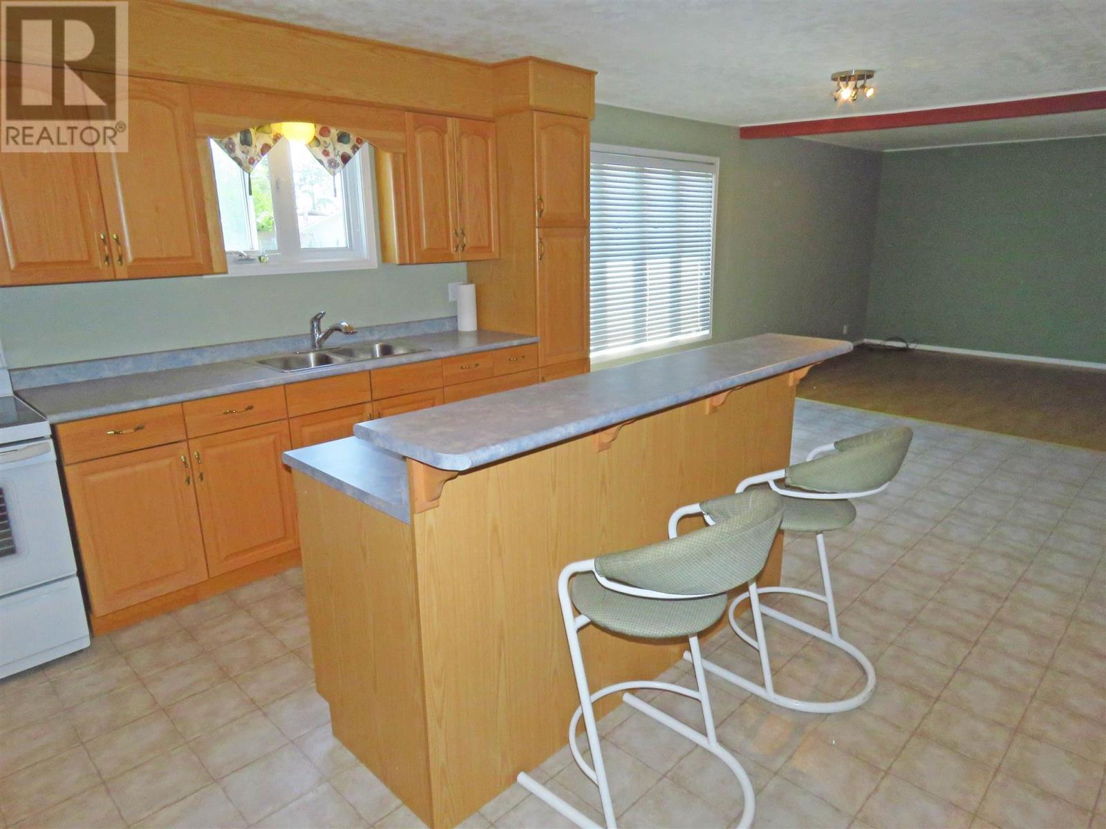 Photo 14 of 120 Dieppe Rd, Longlac ON