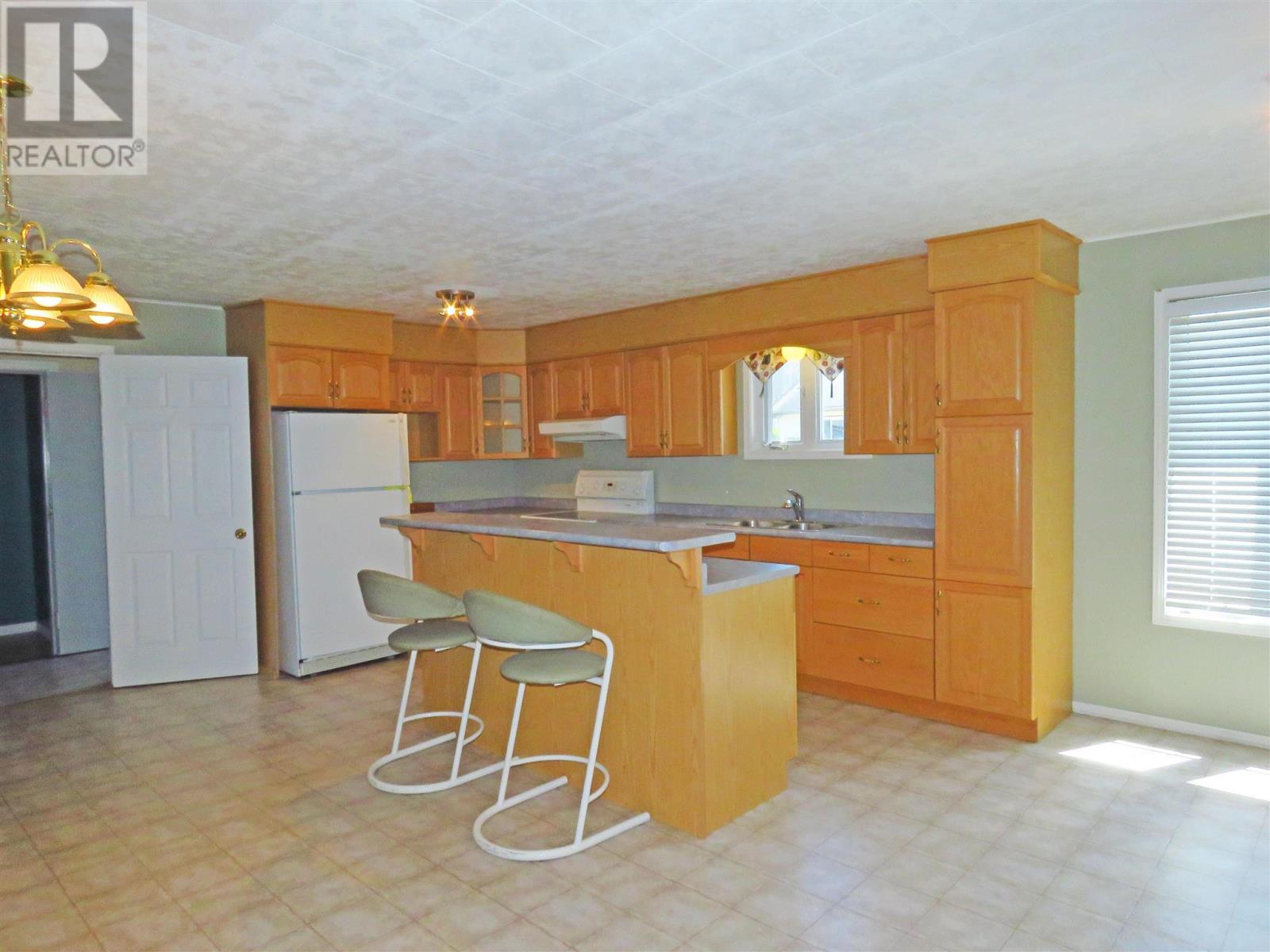 Photo 17 of 120 Dieppe Rd, Longlac ON
