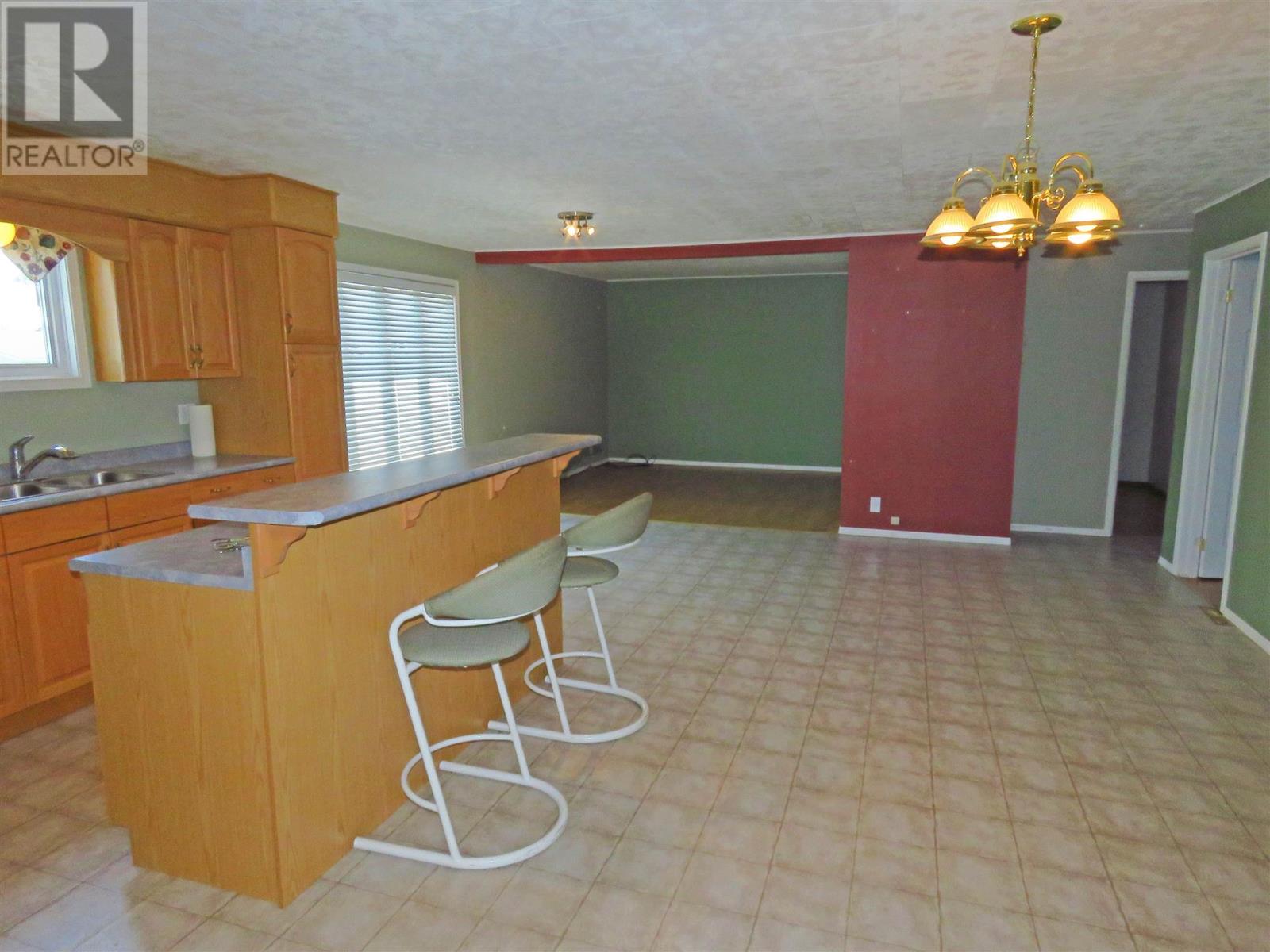 Photo 19 of 120 Dieppe Rd, Longlac ON