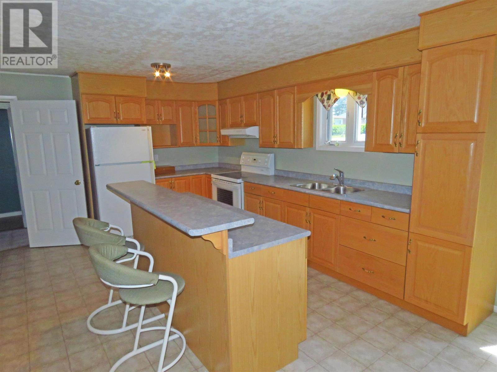 Photo 15 of 120 Dieppe Rd, Longlac ON
