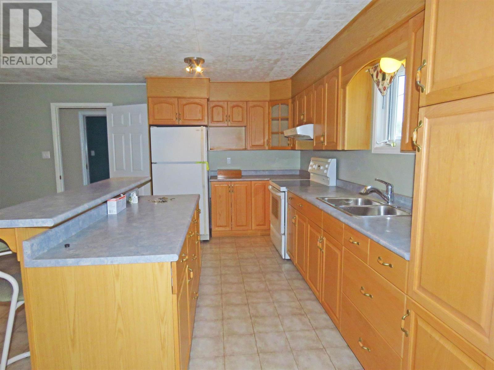 Photo 16 of 120 Dieppe Rd, Longlac ON