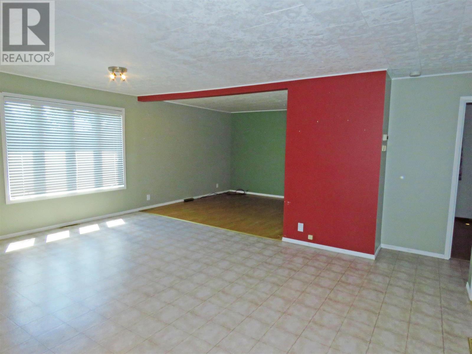Photo 21 of 120 Dieppe Rd, Longlac ON
