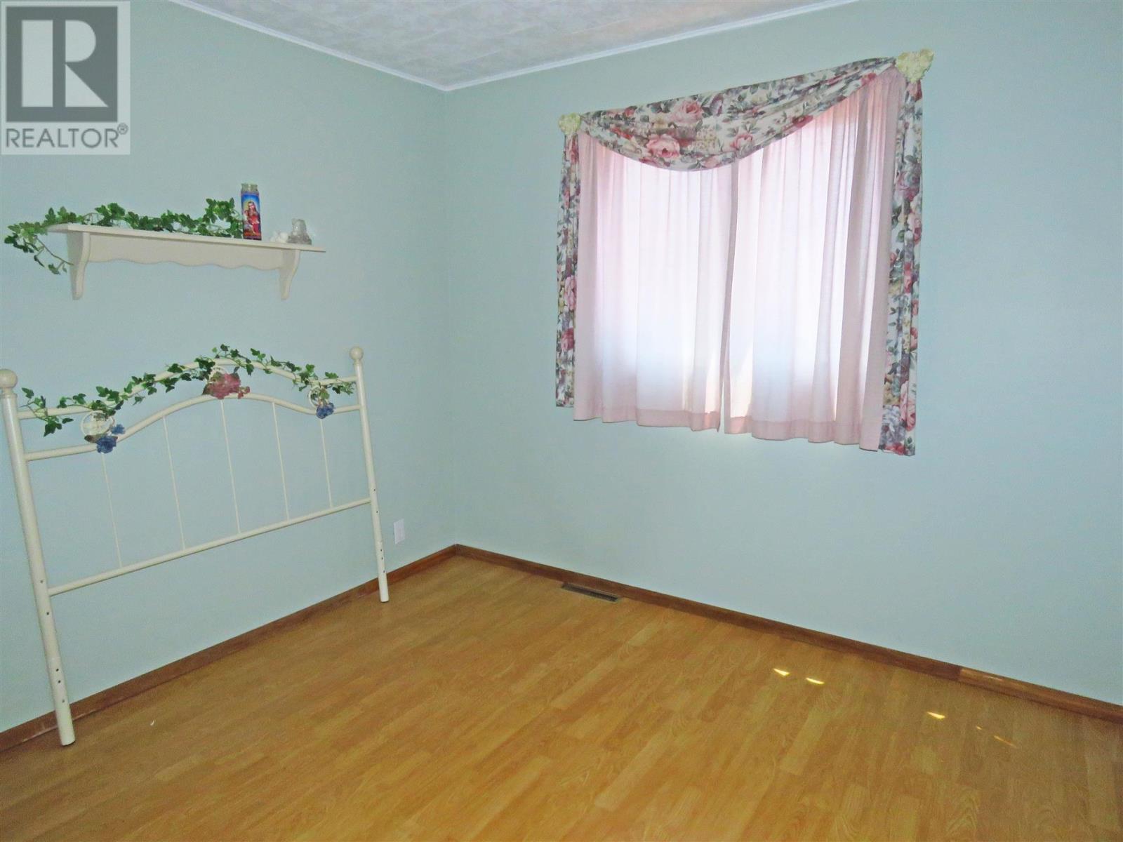 Photo 28 of 120 Dieppe Rd, Longlac ON