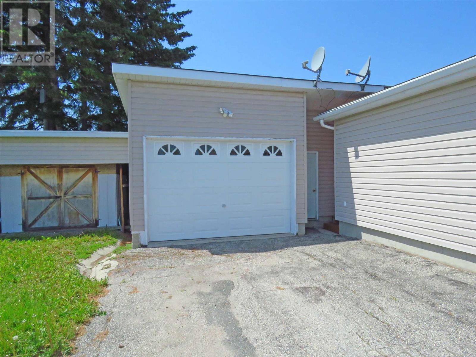 Photo 44 of 120 Dieppe Rd, Longlac ON
