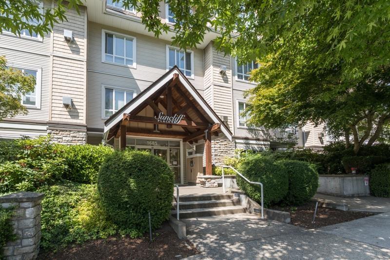 Photo 4 of 201 1685 152 A Street, Surrey BC