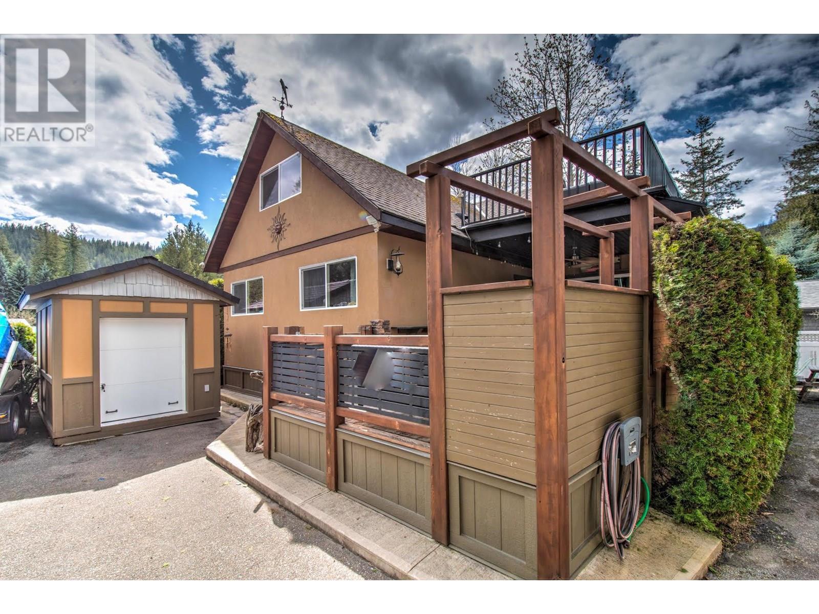 718 Swansea Point Road, Sicamous