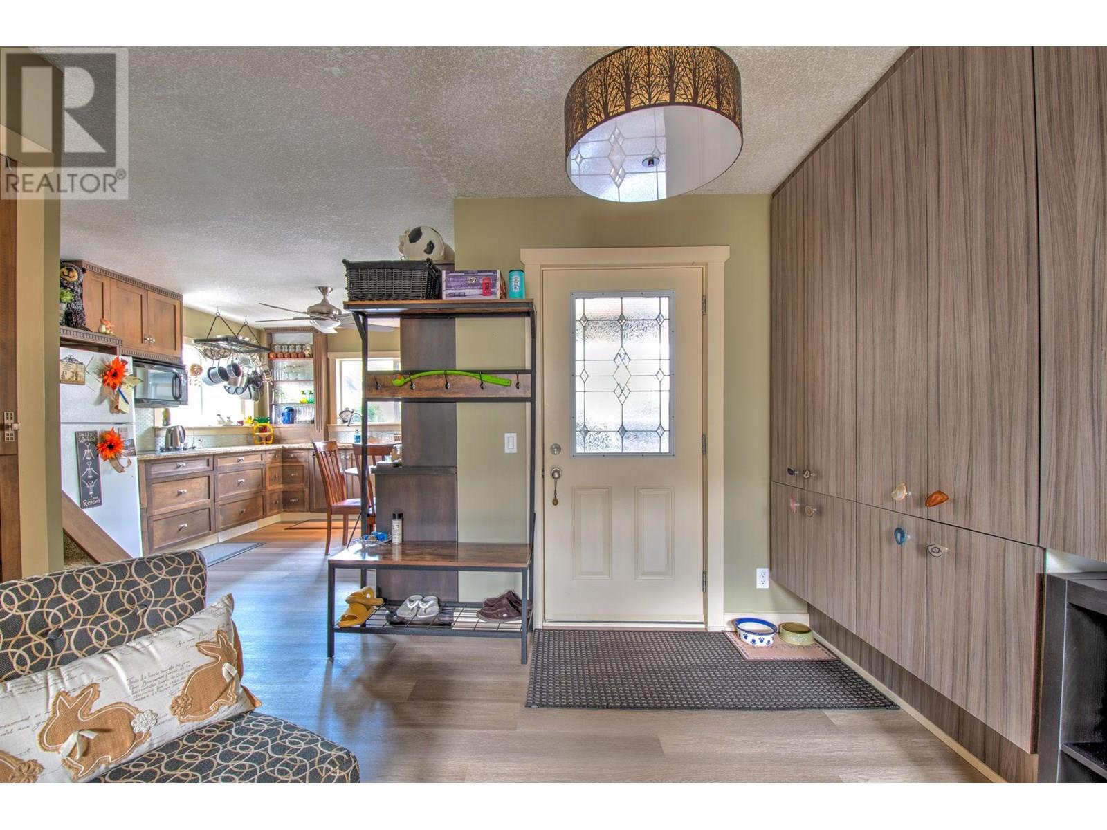 718 Swansea Point Road, Sicamous