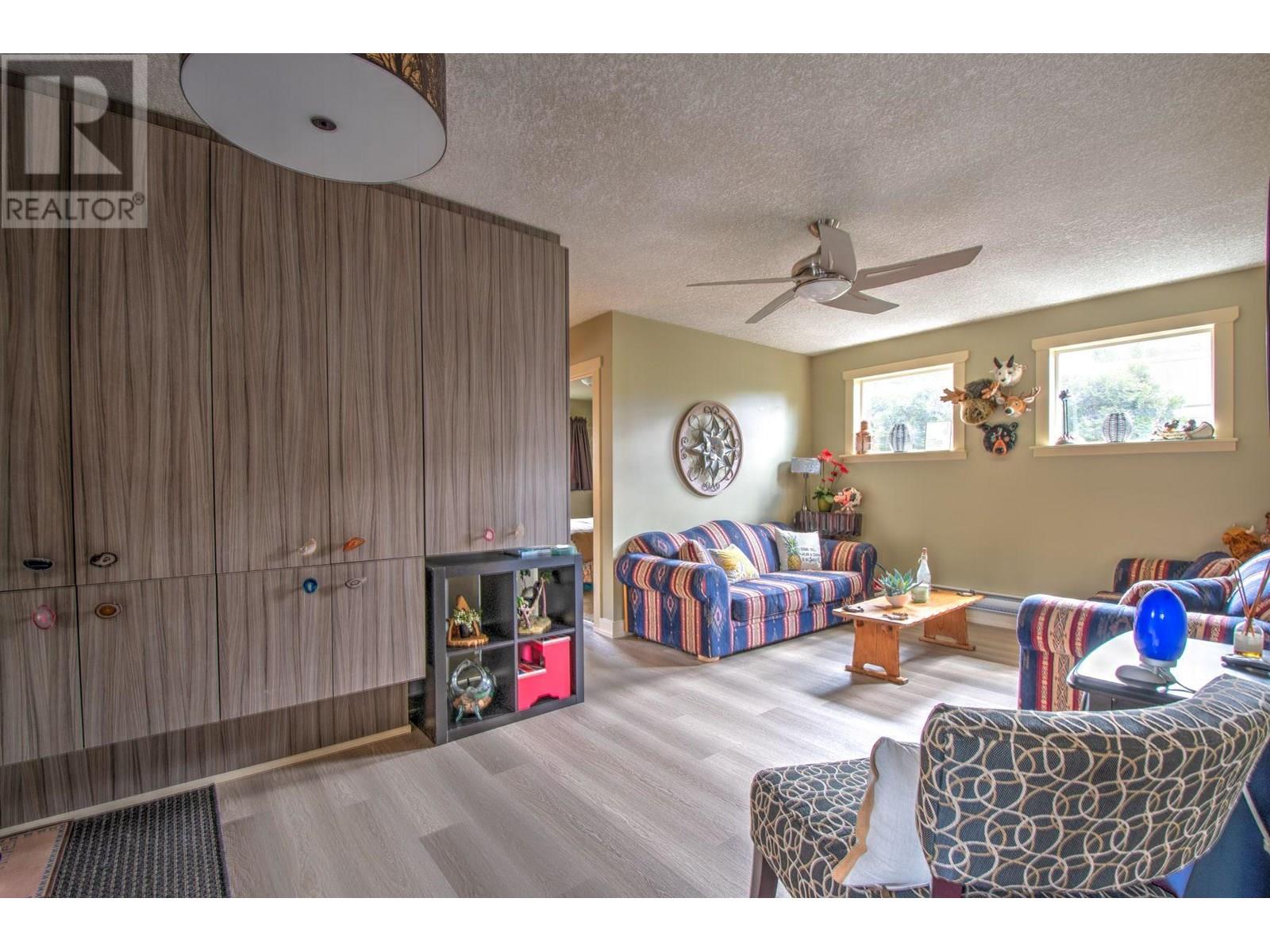 718 Swansea Point Road, Sicamous