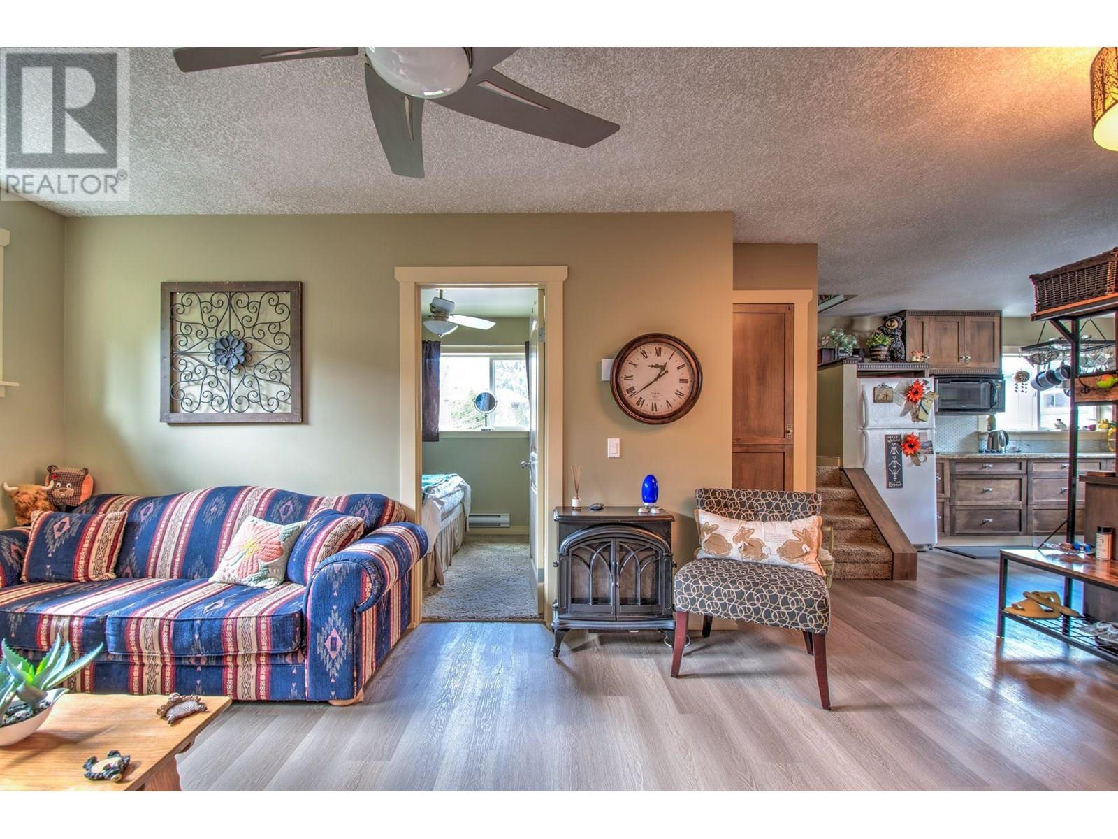 718 Swansea Point Road, Sicamous