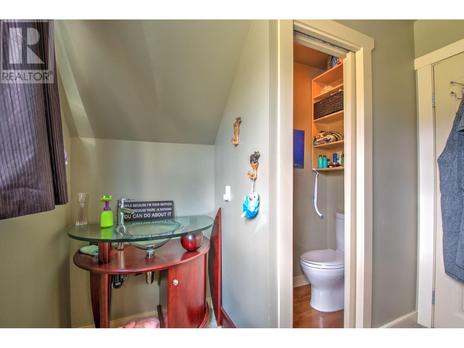 718 Swansea Point Road, Sicamous