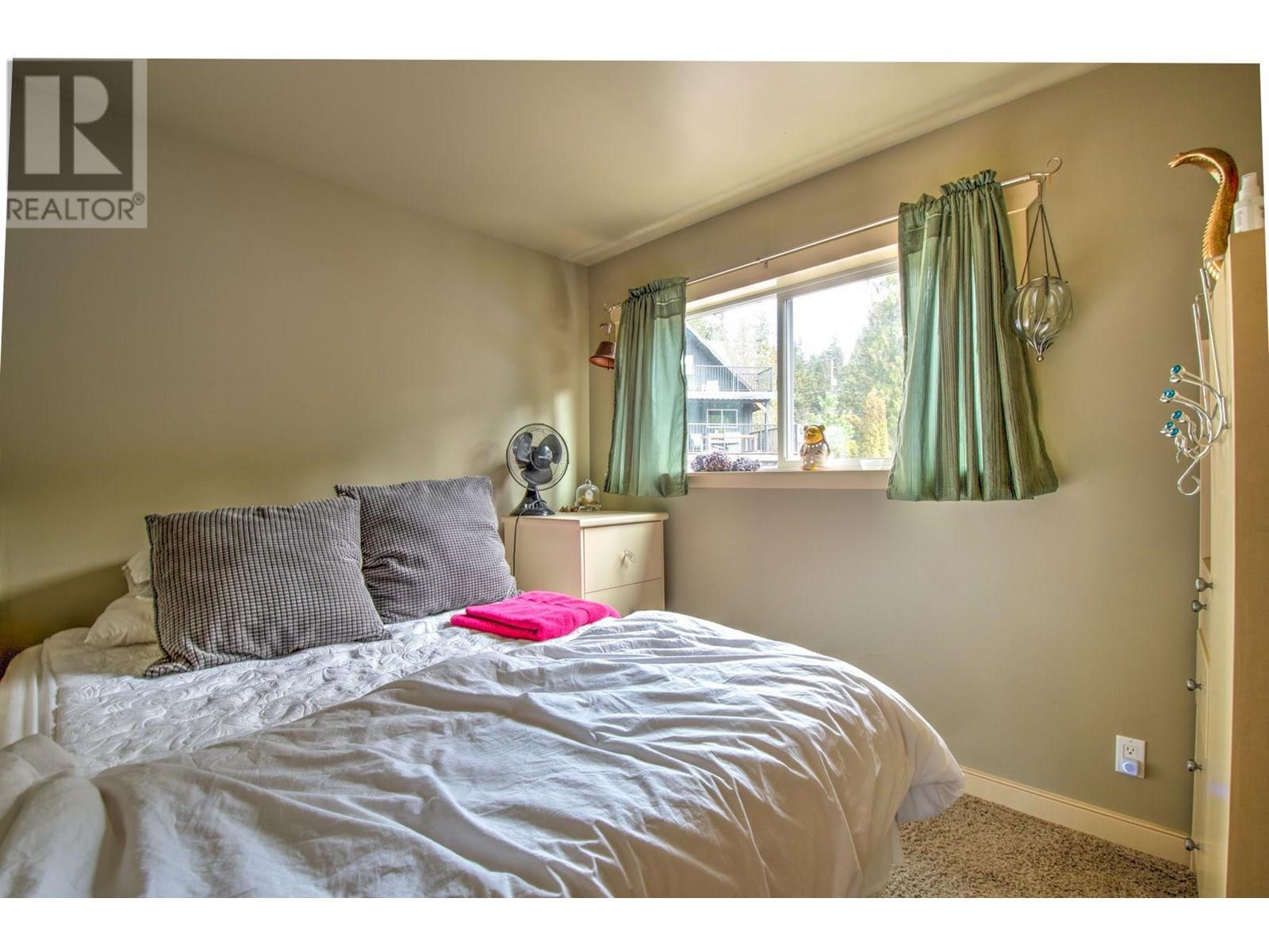 718 Swansea Point Road, Sicamous