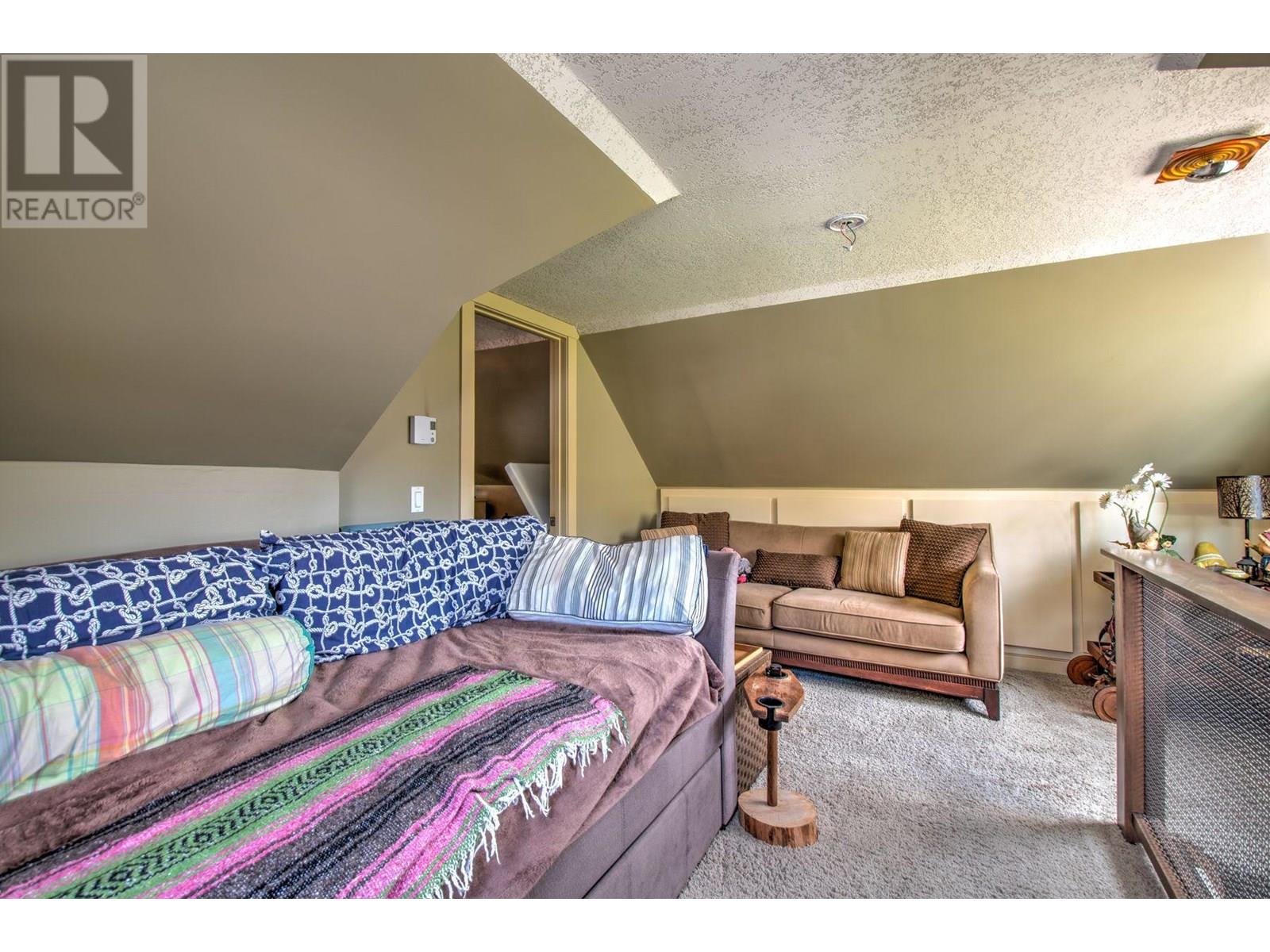 718 Swansea Point Road, Sicamous