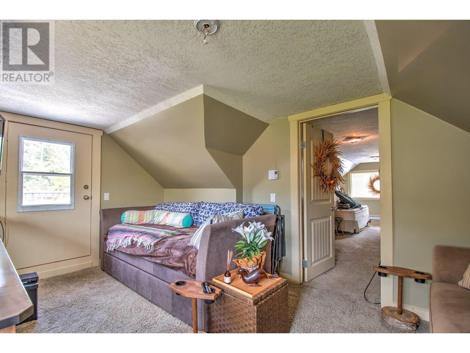 718 Swansea Point Road, Sicamous