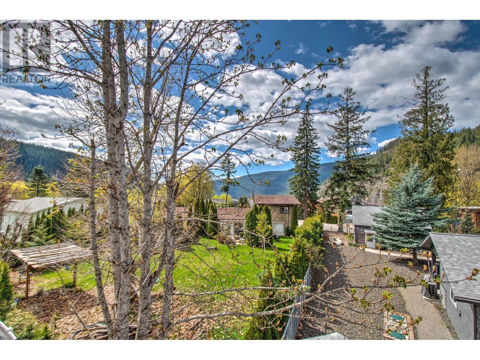 718 Swansea Point Road, Sicamous