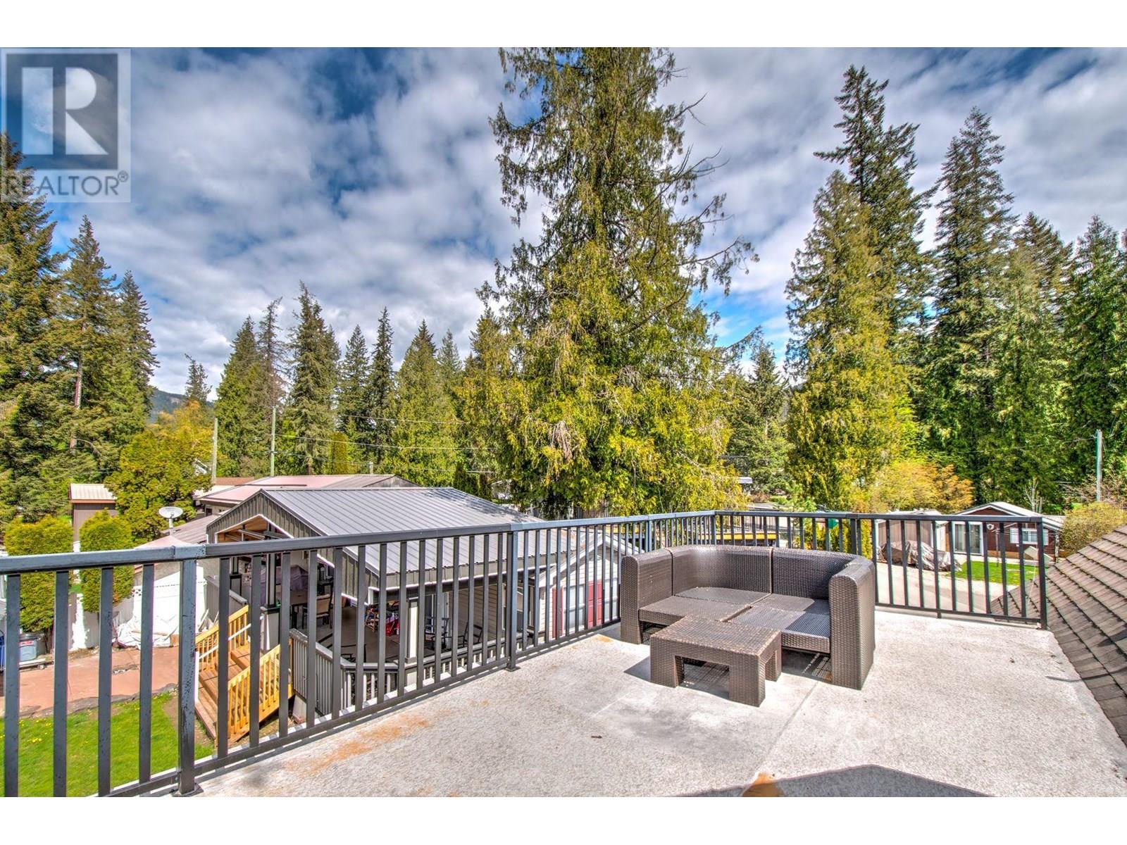 718 Swansea Point Road, Sicamous