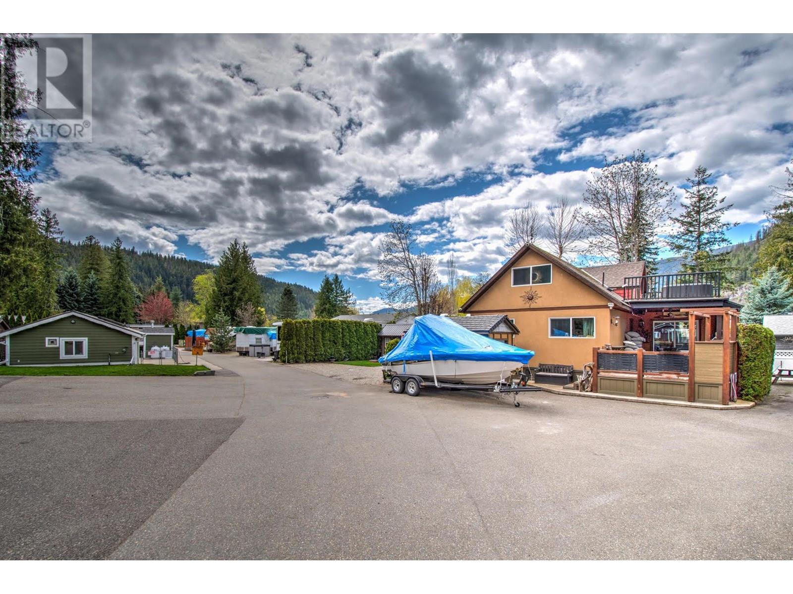 718 Swansea Point Road, Sicamous
