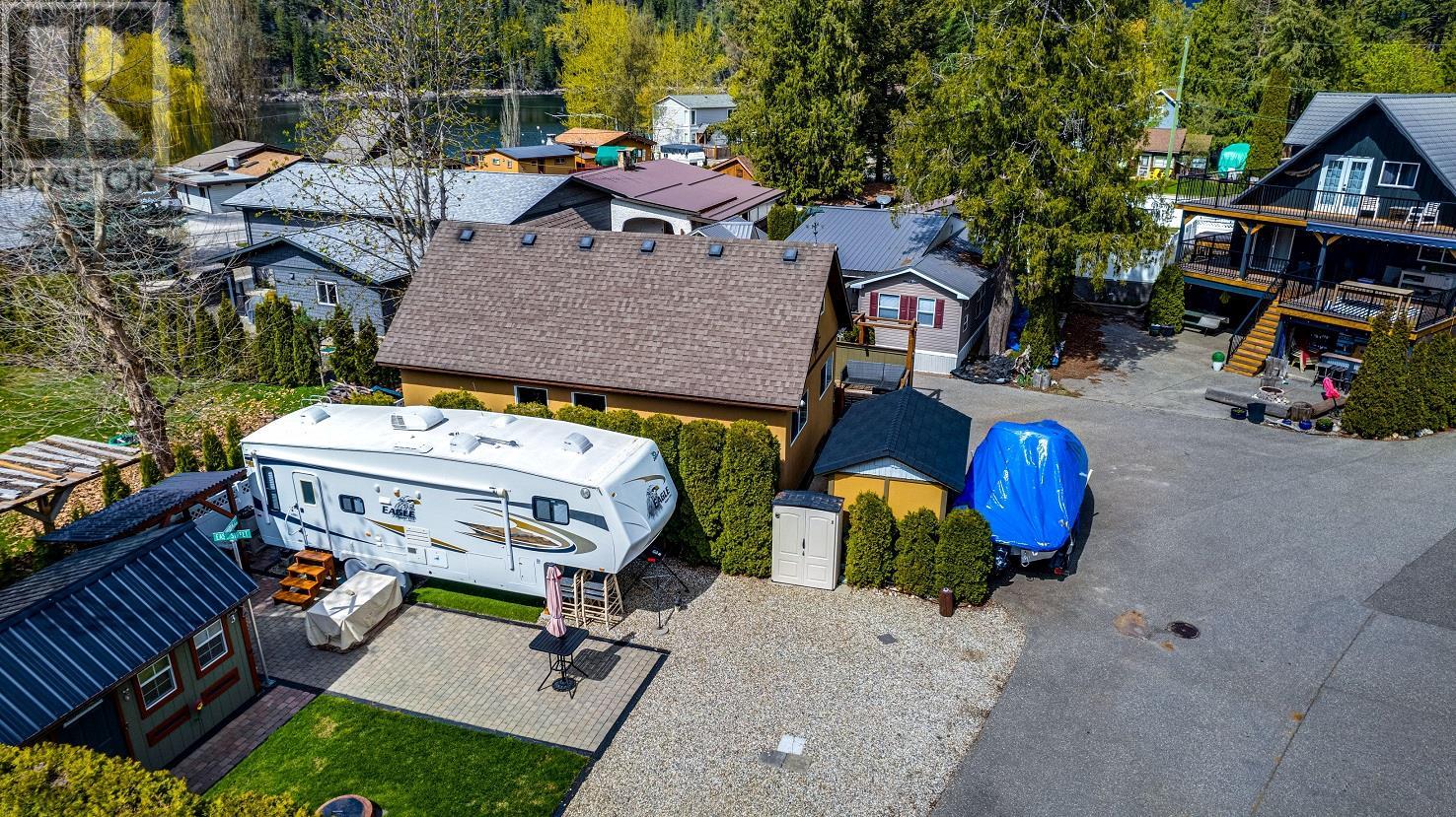 718 Swansea Point Road, Sicamous