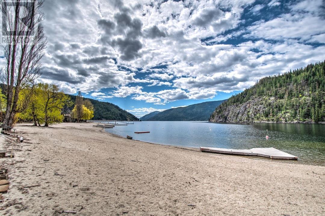 718 Swansea Point Road, Sicamous
