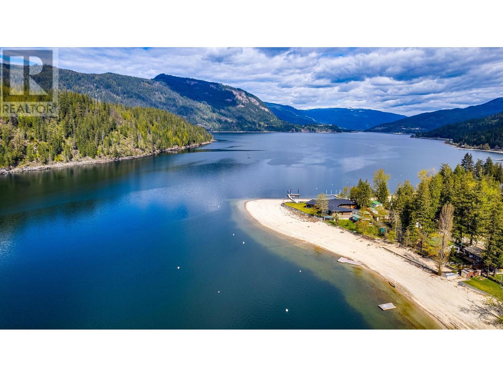 718 Swansea Point Road, Sicamous