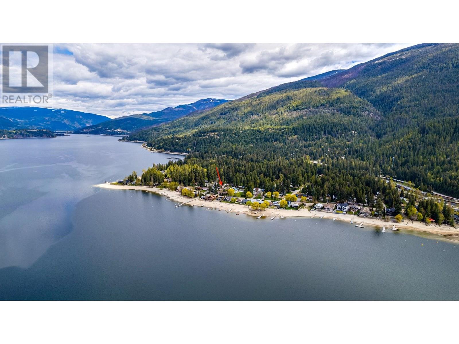 718 Swansea Point Road, Sicamous
