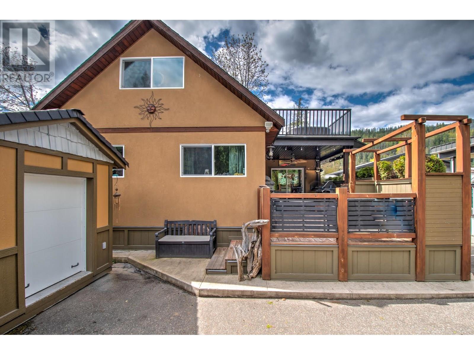 718 Swansea Point Road, Sicamous