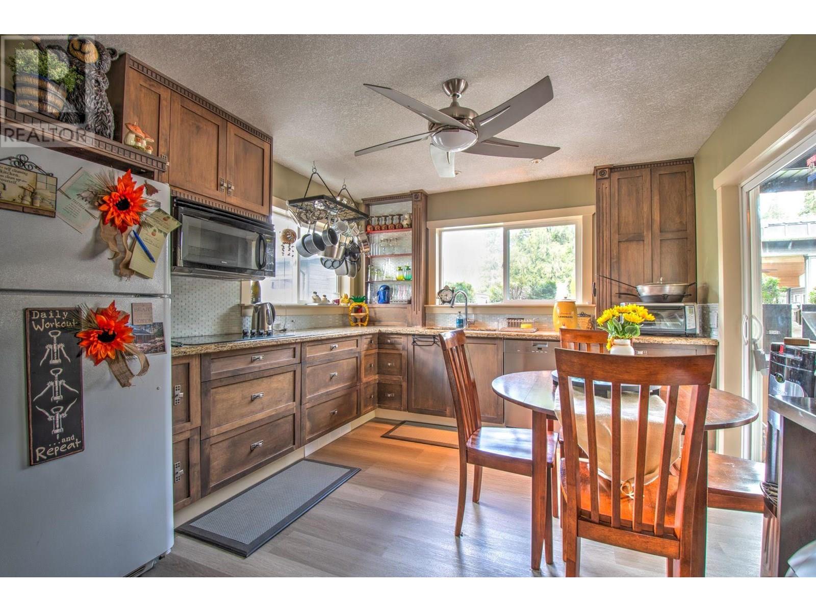718 Swansea Point Road, Sicamous