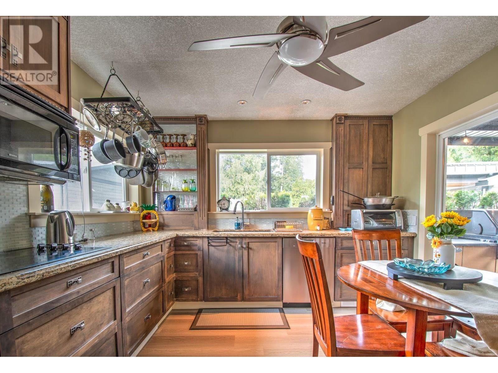 718 Swansea Point Road, Sicamous