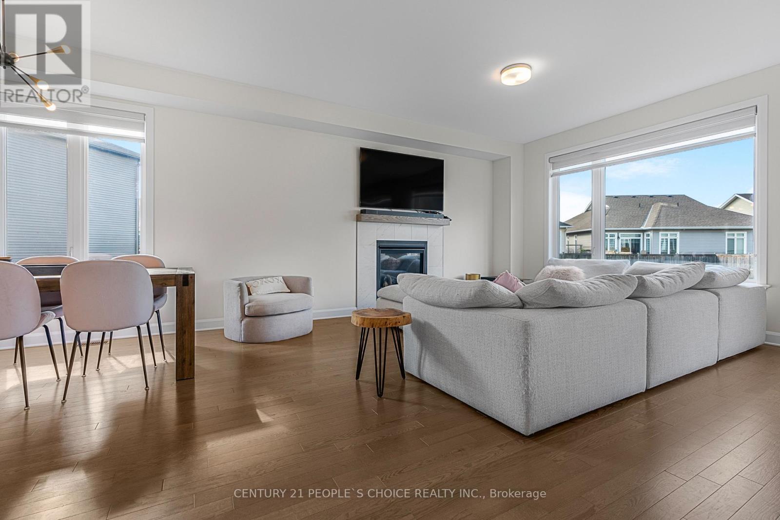 Photo 11 of 822 Sendero Way W, Ottawa ON