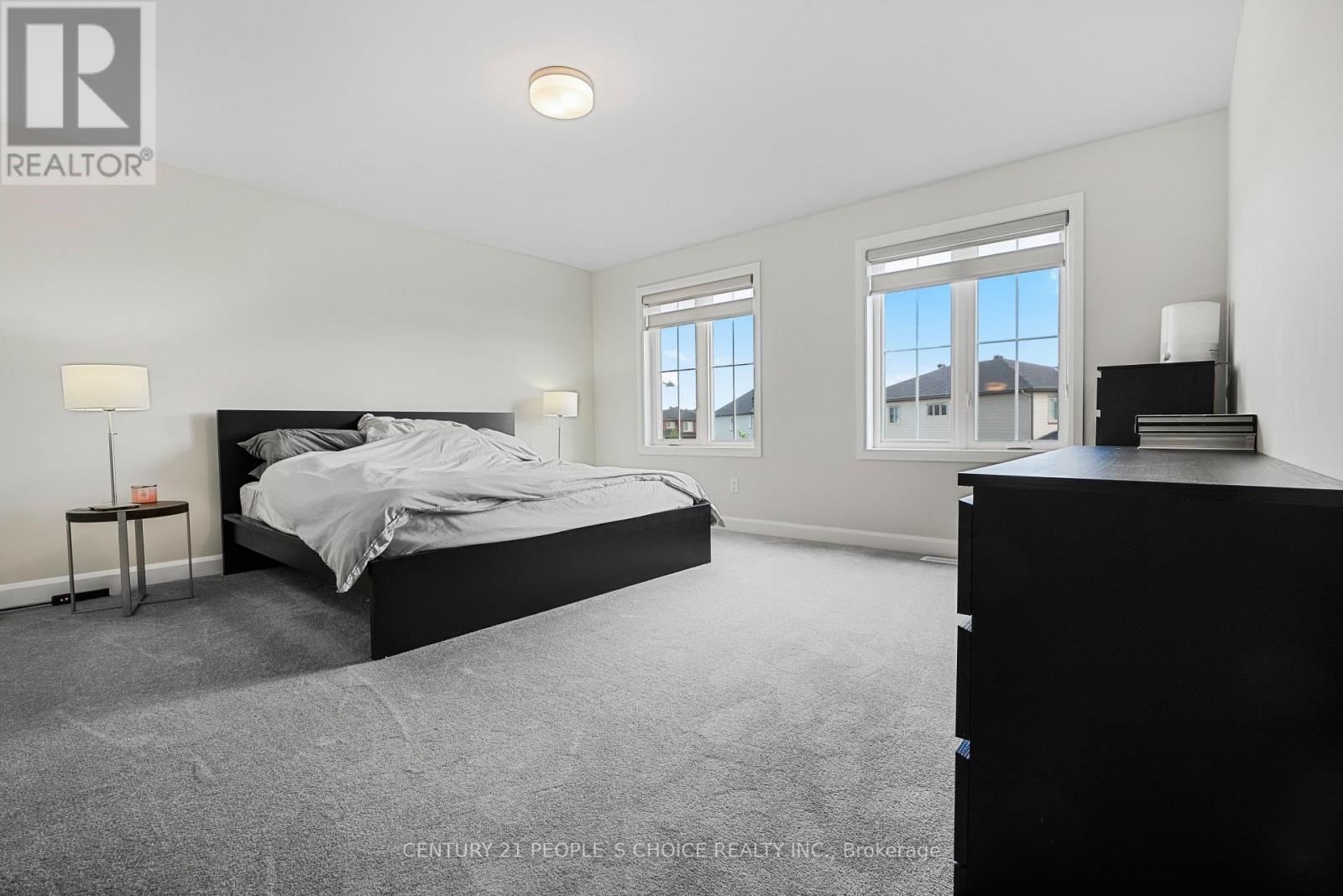 Photo 2 of 822 Sendero Way W, Ottawa ON