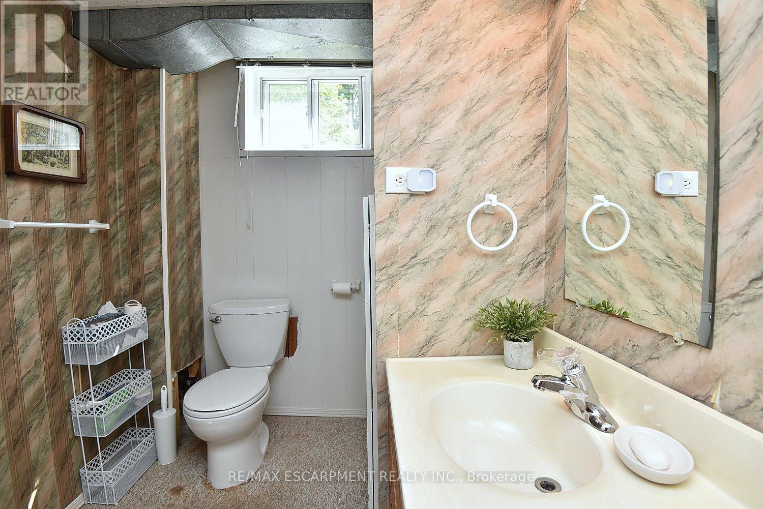 Photo 32 of 552 Hull Court, Burlington ON