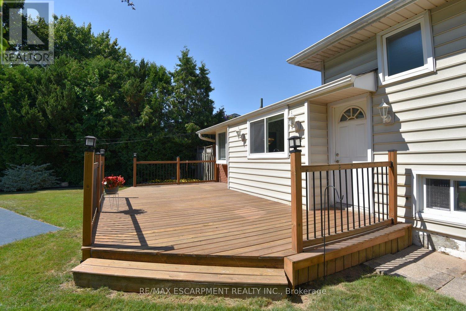 Photo 36 of 552 Hull Court, Burlington ON