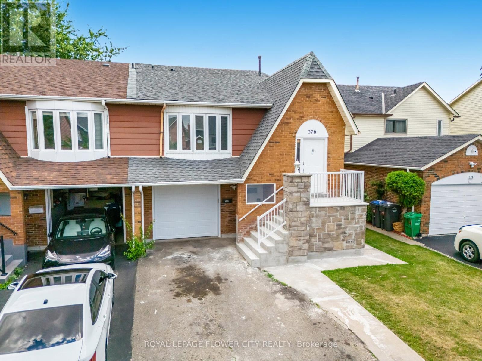 Photo 4 of 376 Hansen Road N, Brampton ON