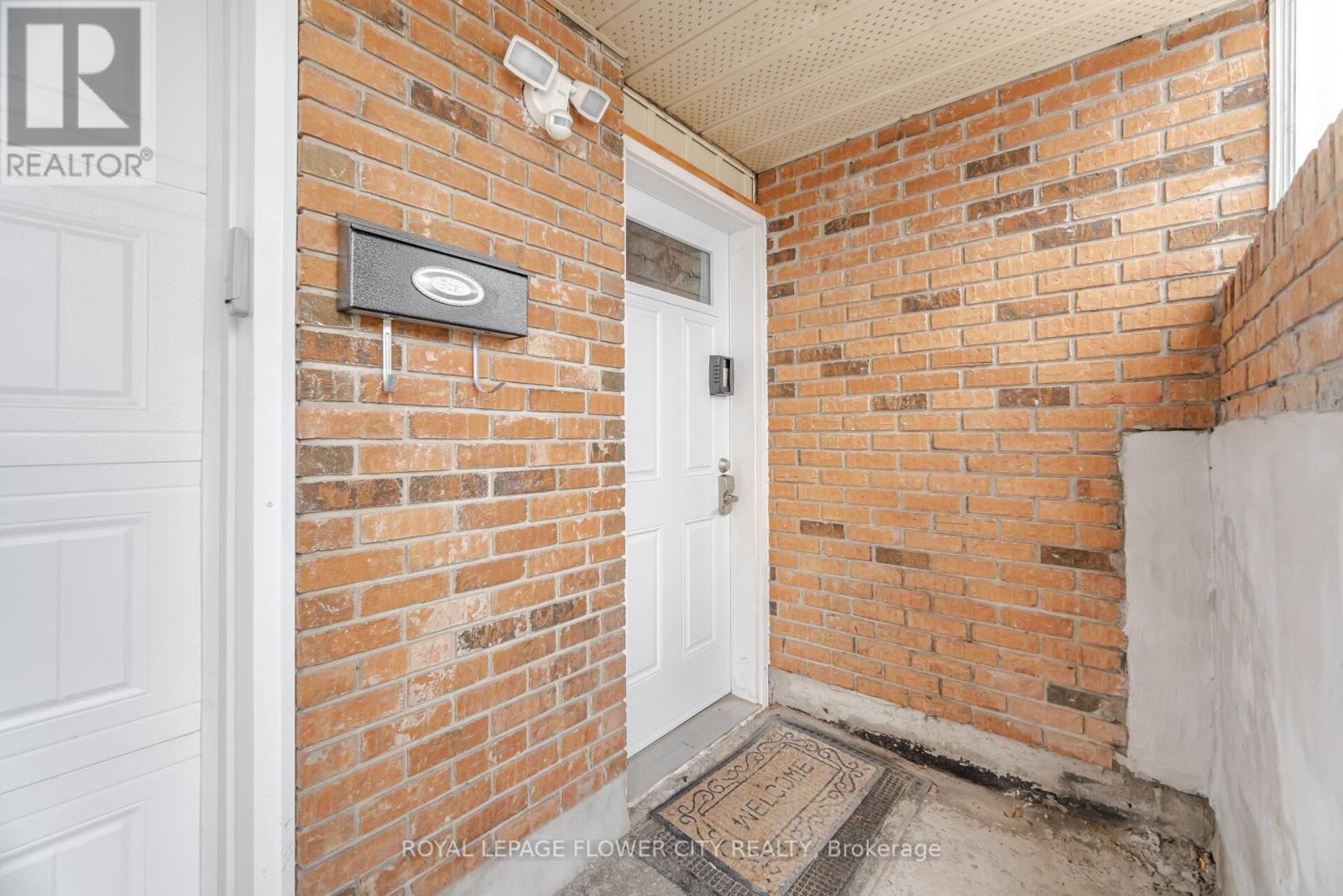 Photo 31 of 376 Hansen Road N, Brampton ON