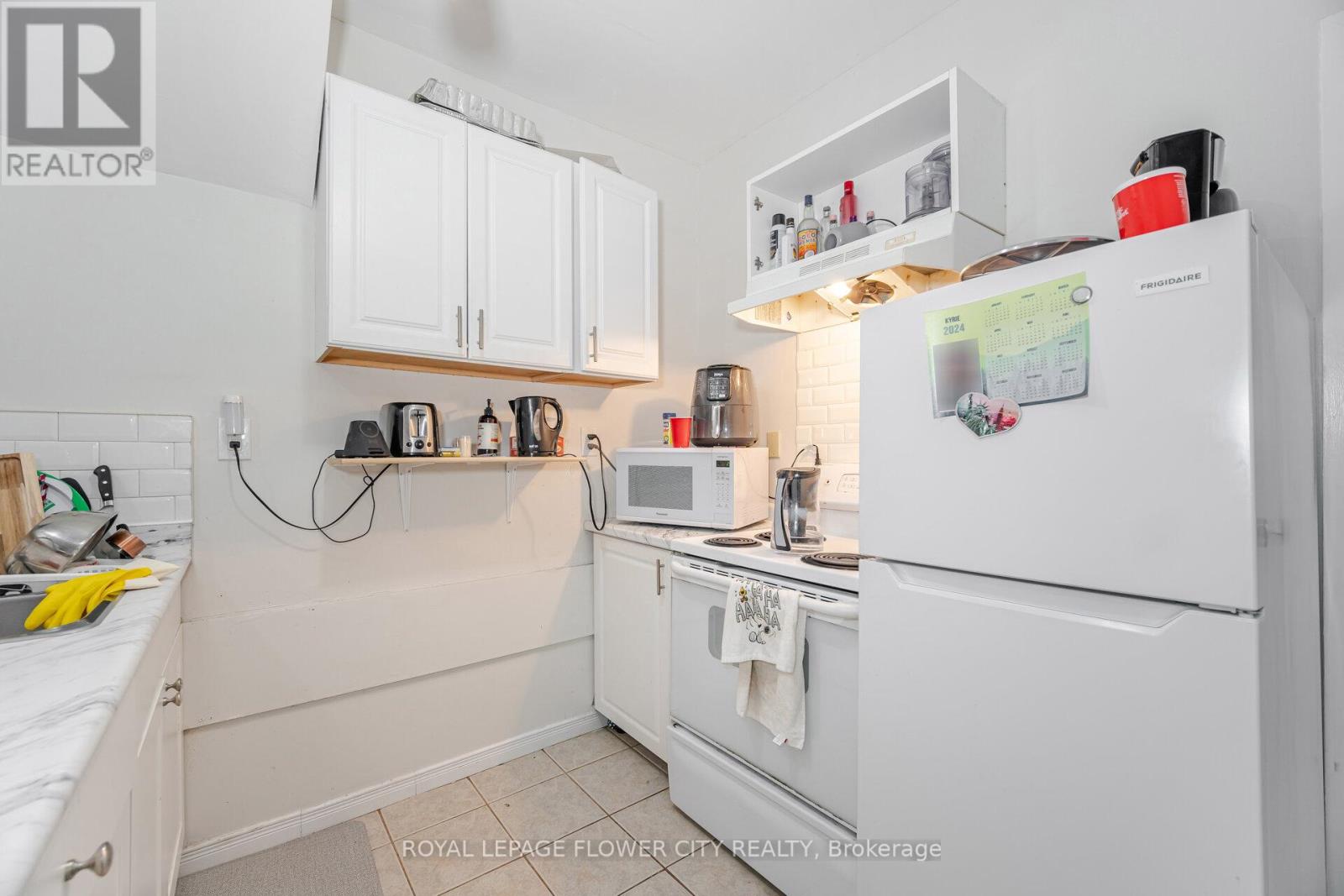 Photo 10 of 376 Hansen Road N, Brampton ON
