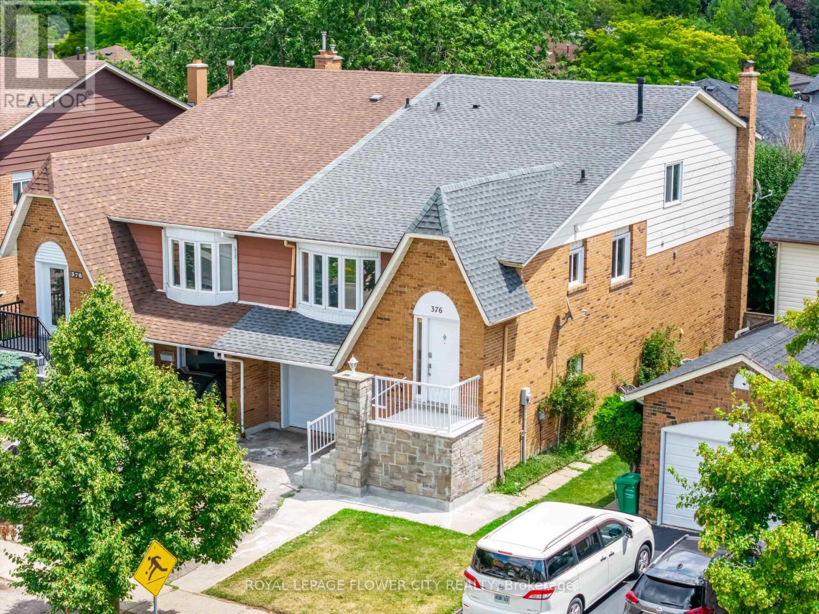Photo 34 of 376 Hansen Road N, Brampton ON