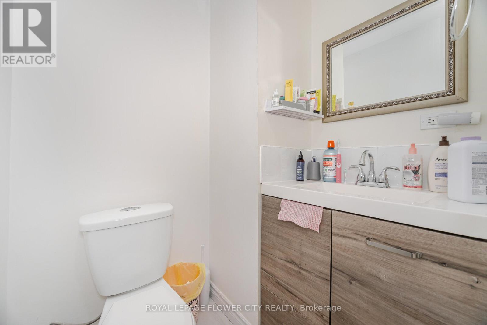 Photo 7 of 376 Hansen Road N, Brampton ON