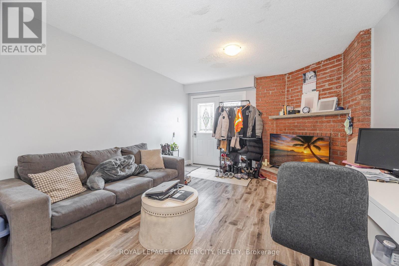 Photo 8 of 376 Hansen Road N, Brampton ON
