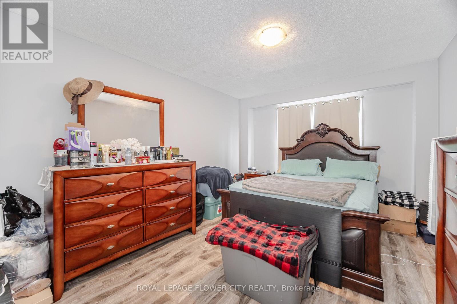 Photo 35 of 376 Hansen Road N, Brampton ON
